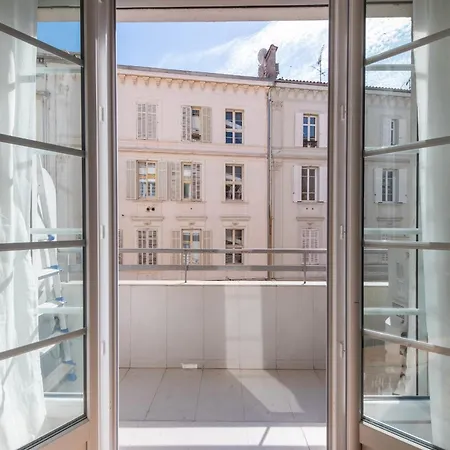 3-br In The Golden Square * Cannes