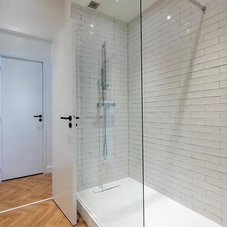 3-br In The Golden Square * Cannes