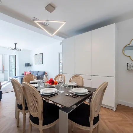 3-br In The Golden Square