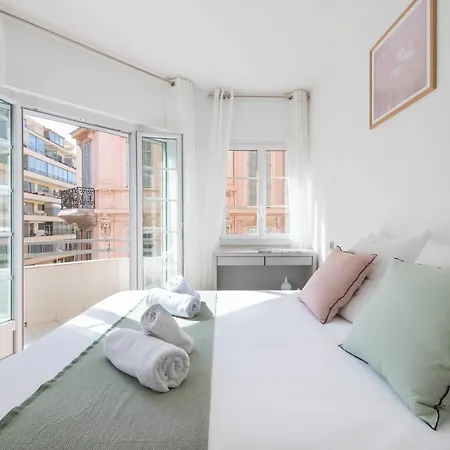 3-br In The Golden Square Apartment