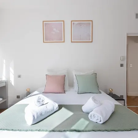 Apartment 3-br In The Golden Square Cannes