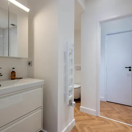 3-br In The Golden Square