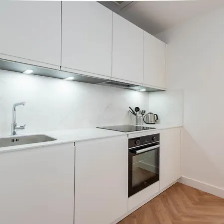 Διαμέρισμα 3-br In The Golden Square *