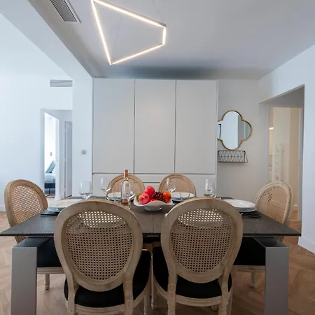 3-br In The Golden Square Κάννες